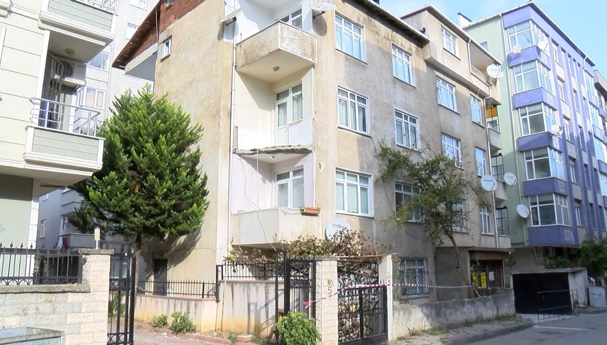 Kartal'da balkonu çöken dairenin bulunduğu bina mühürlendi Kartal'da balkonu çöken dairenin bulunduğu bina mühürlendi