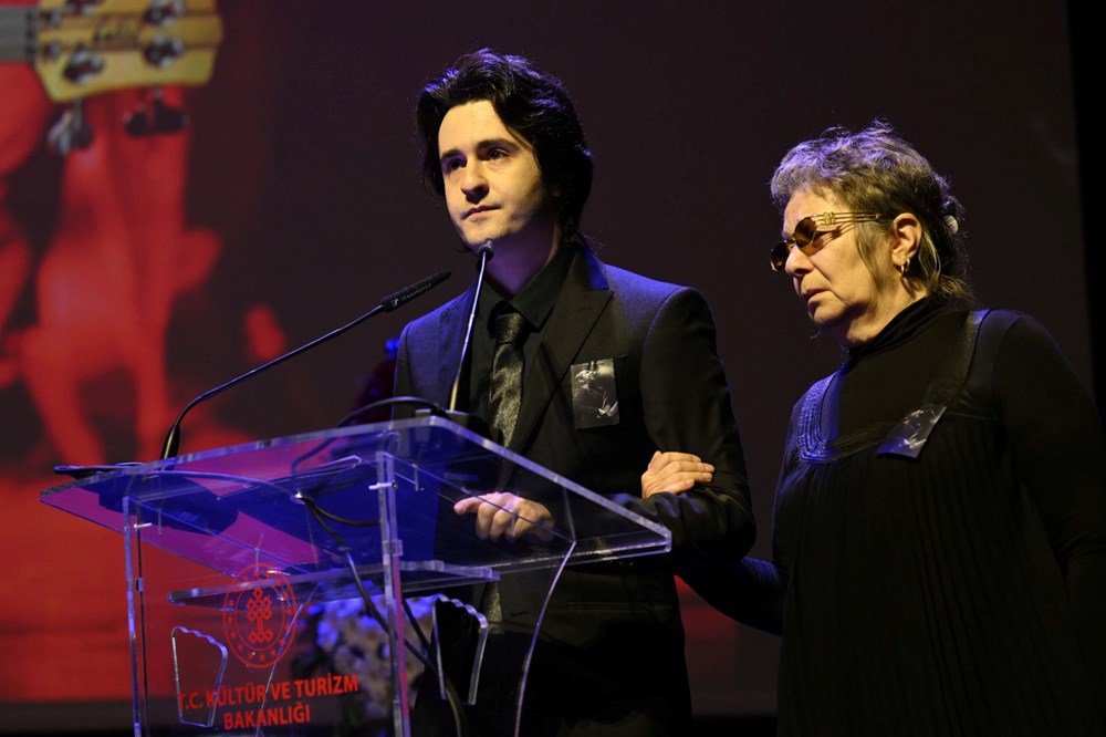 Sanatçı Özkan Uğur'a veda! Özkan Uğur için AKM'de tören düzenlendi - 5