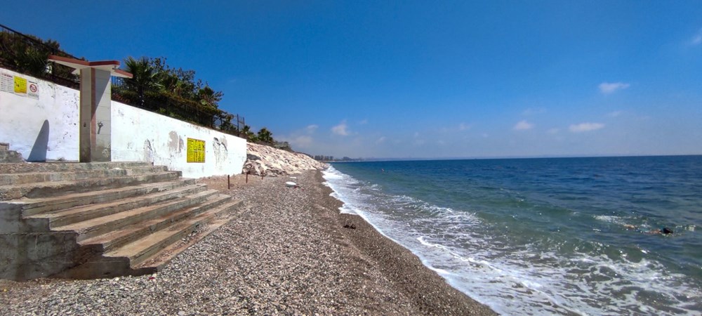 Konyaaltı Sahili 60 yılda 35 metre eridi, bir havluluk yer kaldı