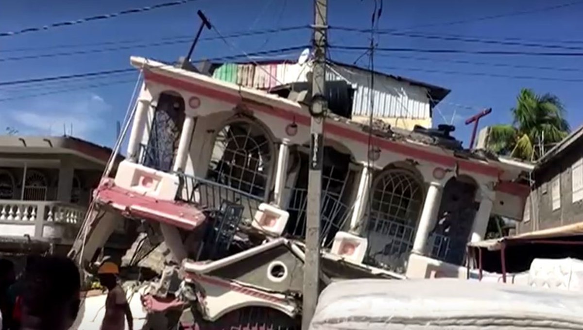 Haiti'de 7,2 büyüklüğünde deprem: 227 kişi hayatını kaybetti