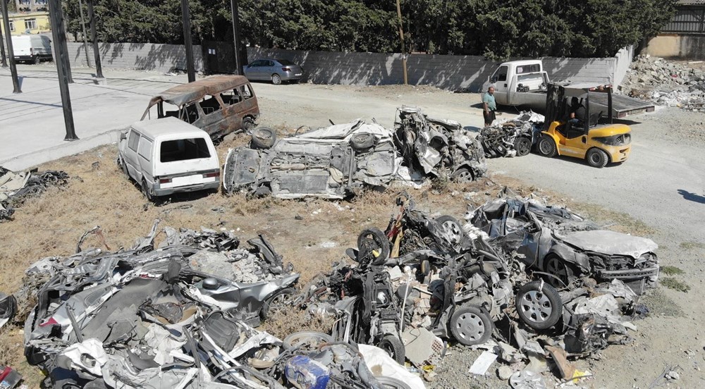 Enkaz altında hurdaya dönen araçlar teslim alınıyor - 8