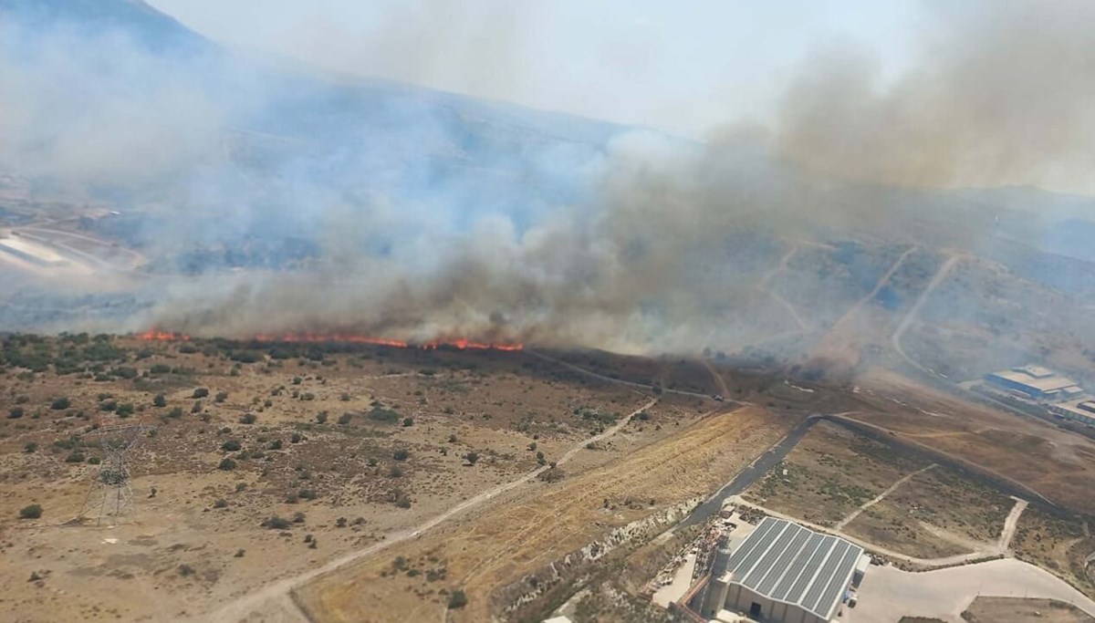 İzmir’de otluk alanda yangın (Havadan ve karadan müdahale ediliyor)