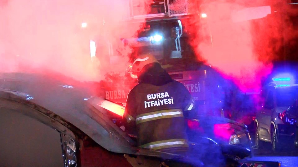 Bursa'da oto tamirhanesinde yangın - 1