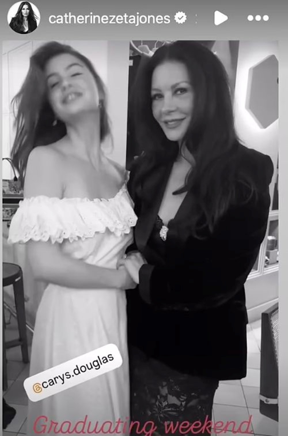 Catherine Zeta-Jones ile Michael Douglas'ın gurur günü: Tek sözle en uygunu 73 OSAb39PuyEq4pi4ErvfIFw