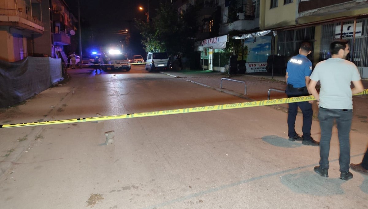 Düzce'de bir iş yeri kurşunlandı Düzce'de bir iş yeri kurşunlandı