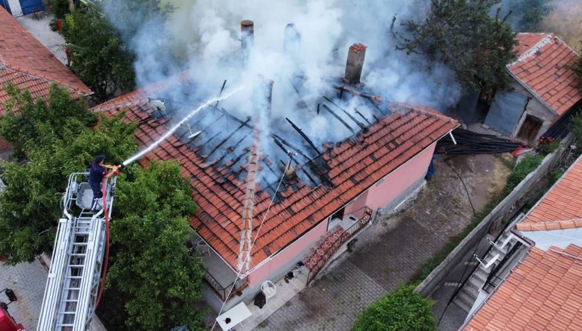 Çorum'da tandır ateşi evi yaktı