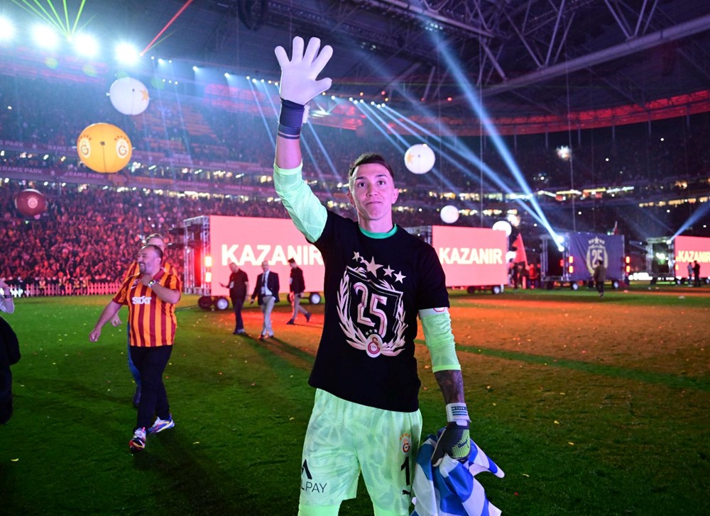 Muslera'nın gideceği takımı açıklayıp, Galatasaray'ın yeni kalecisini duyurdu: "Haziran ayında imzalayacak" - 8