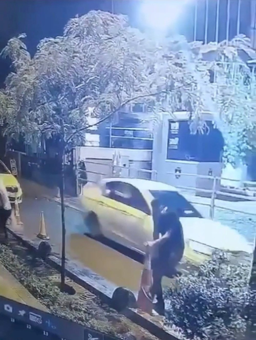 Çakarlı araçla gece kulübüne silahlı saldırı - 3