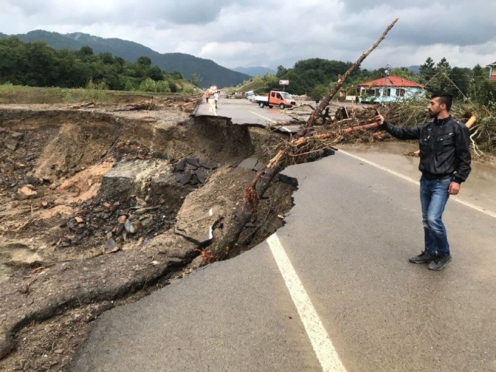 Karadeniz'de şiddetli yağış: Su basan hastane tahliye ediliyor - 1