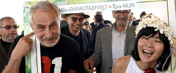 Oyuncu Rıza Akın Japon sevgilisiyle evlendi