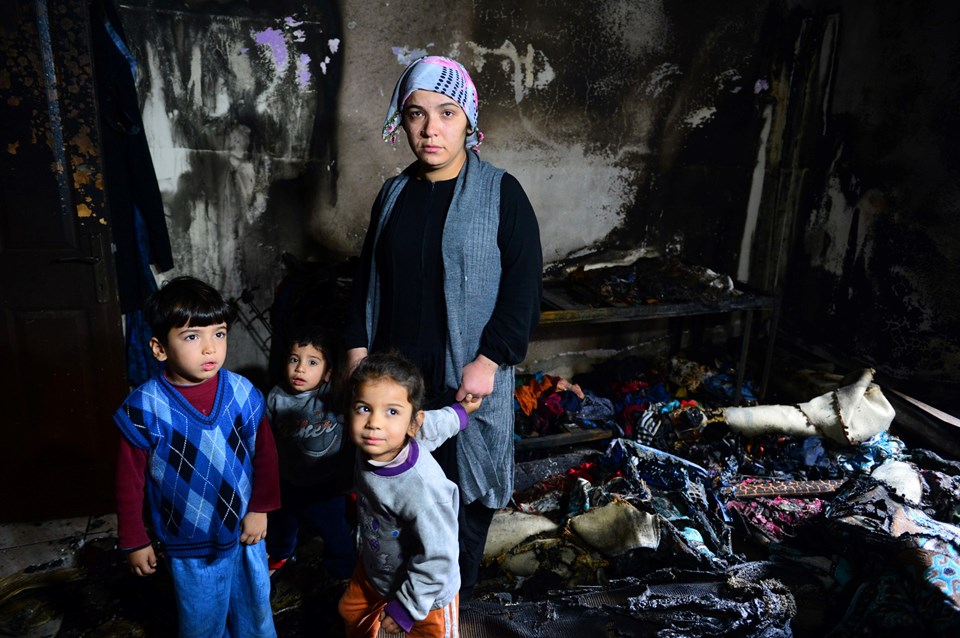 Evi yanan 3 çocuk annesi gözyaşlarına boğuldu - 1