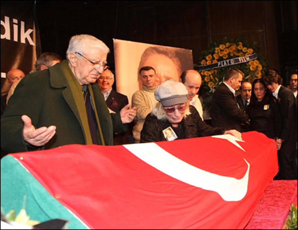 Gazanfer Özcan’a alkış ve gözyaşlarıyla veda - 1