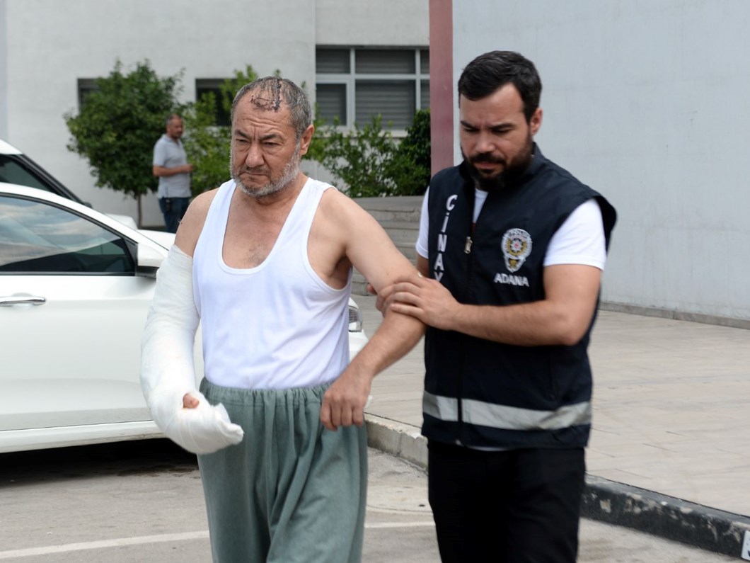 Yatalak annesini yastıkla boğarak öldürdü
