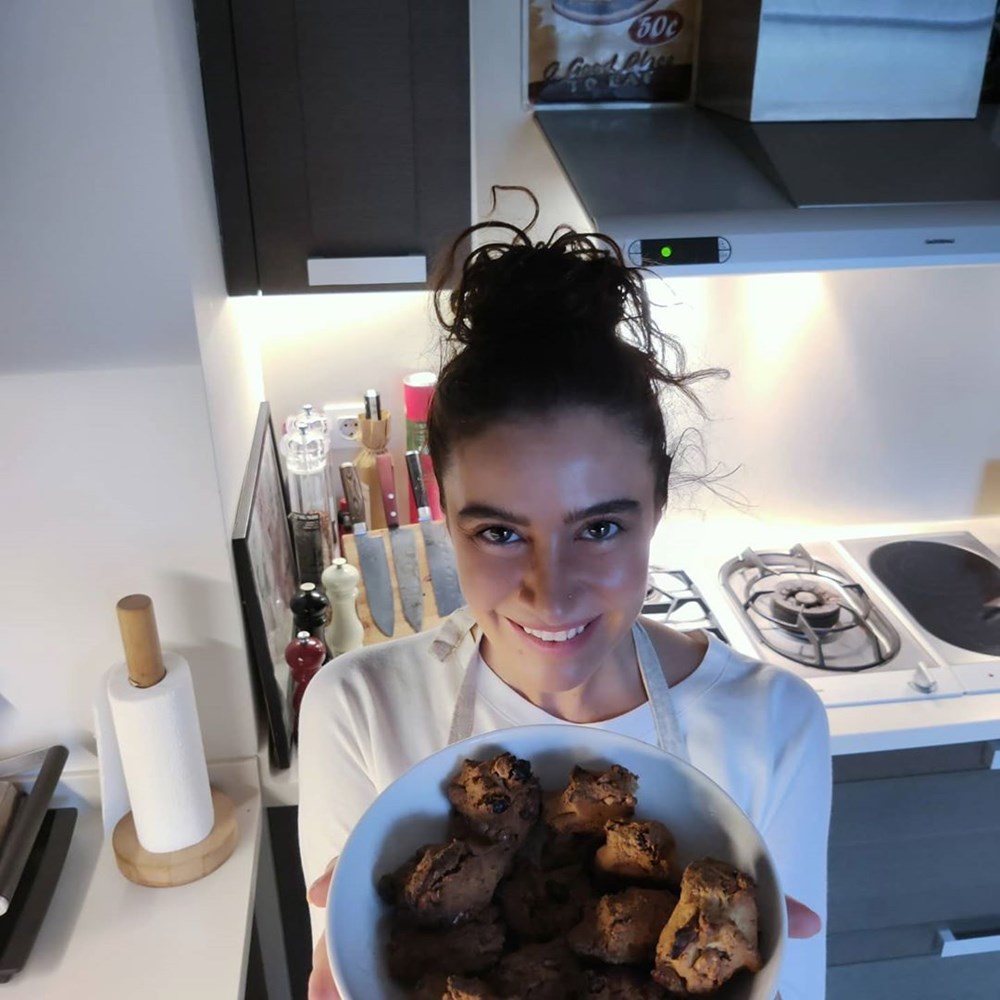 Corona g�nlerinde �nl�lerin ev halleri