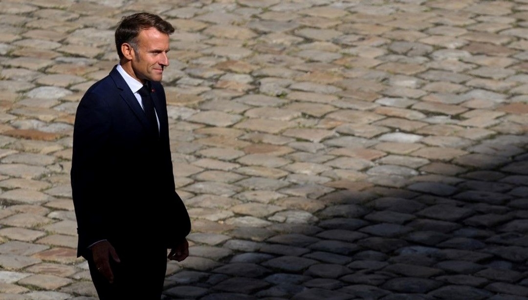 Macron'un beşinci kabusu: Fransa'da hükümet düştü, şimdi ne olacak?