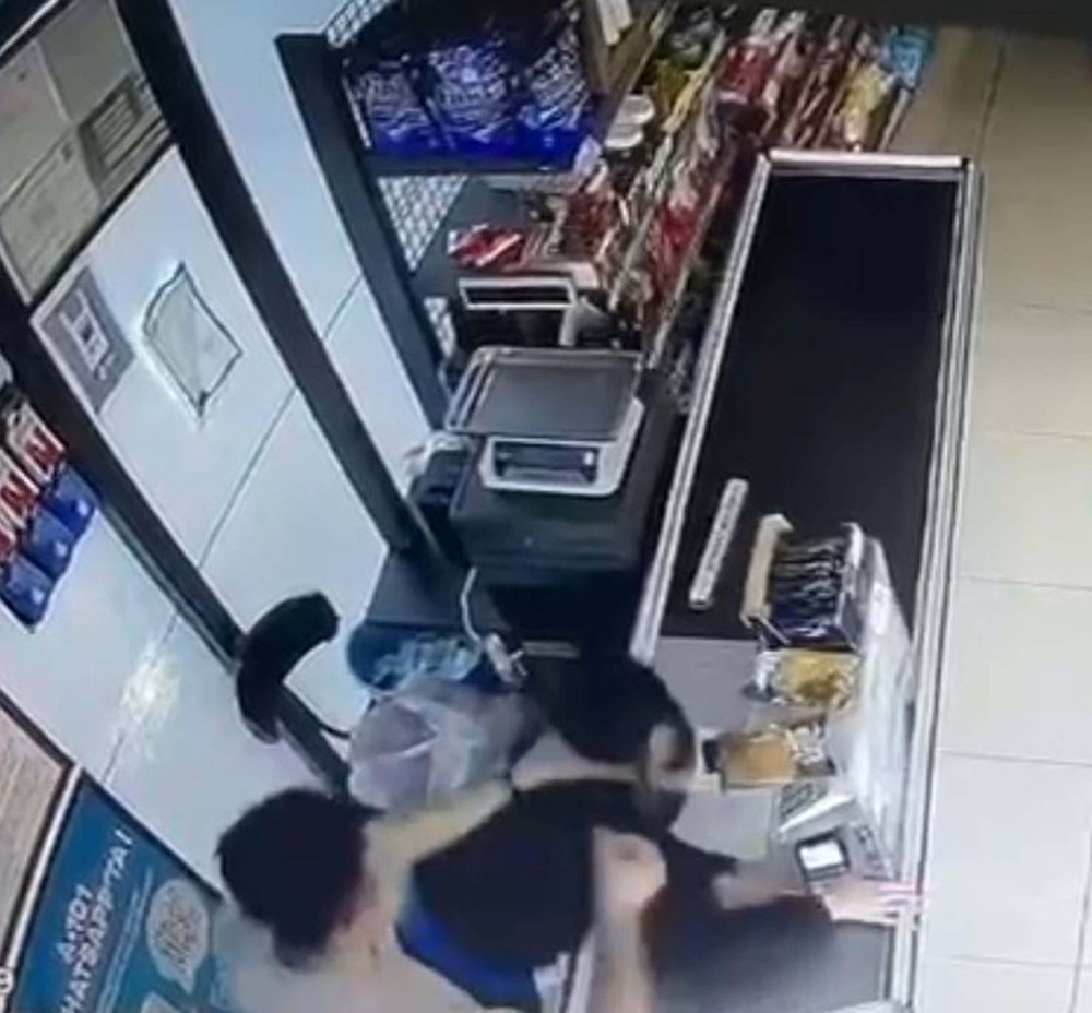 Bodrum'da zincir markette olay! Kasanın önünde saldırdı - 4