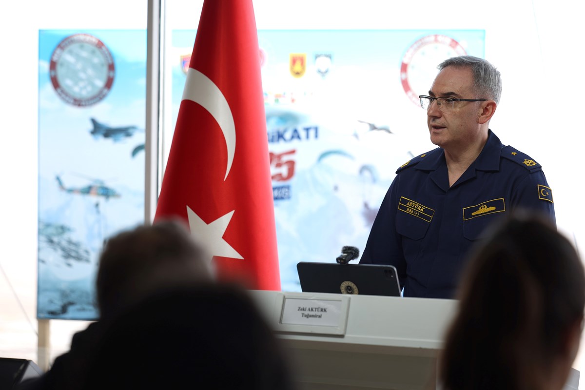 MSB Basın-Halkla İlişkiler Müşaviri ve Bakanlık Sözcüsü Tuğamiral Zeki Aktürk MSB Basın-Halkla İlişkiler Müşaviri ve Bakanlık Sözcüsü Tuğamiral Zeki Aktürk