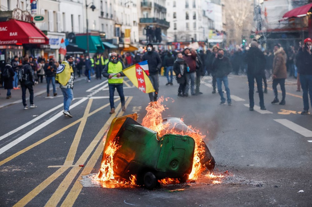 Paris’te emeklilik reformu protestosu 122 OWL2D6EF0Eugz1OtP9hXWA