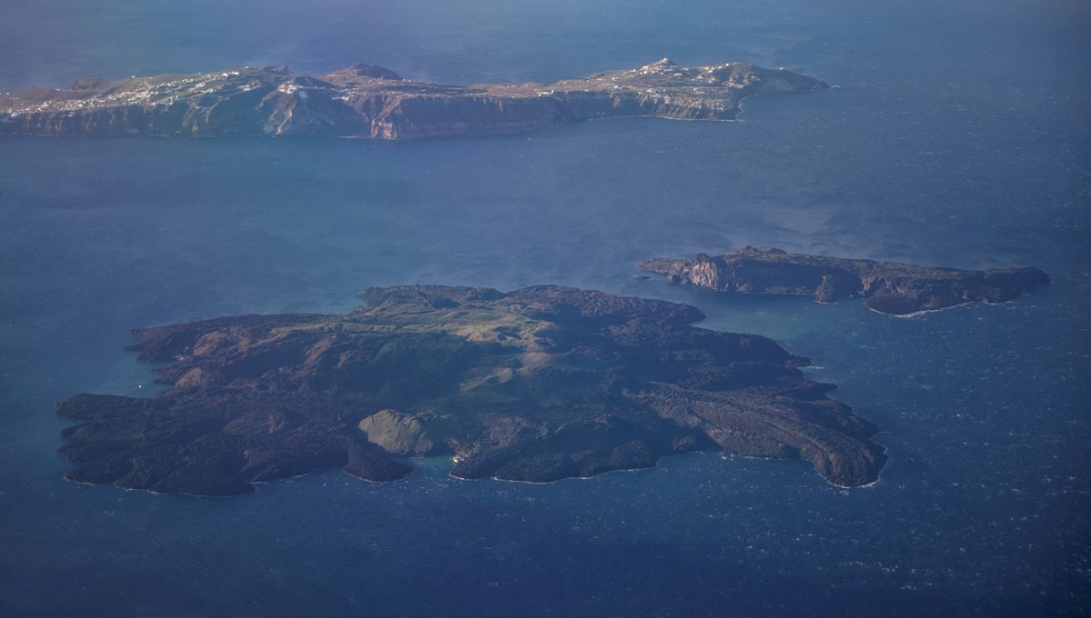 Santorini'deki volkan aktif hale geldi: İki senaryo üzerinde duruluyor Santorini'deki volkan aktif hale geldi: İki senaryo üzerinde duruluyor