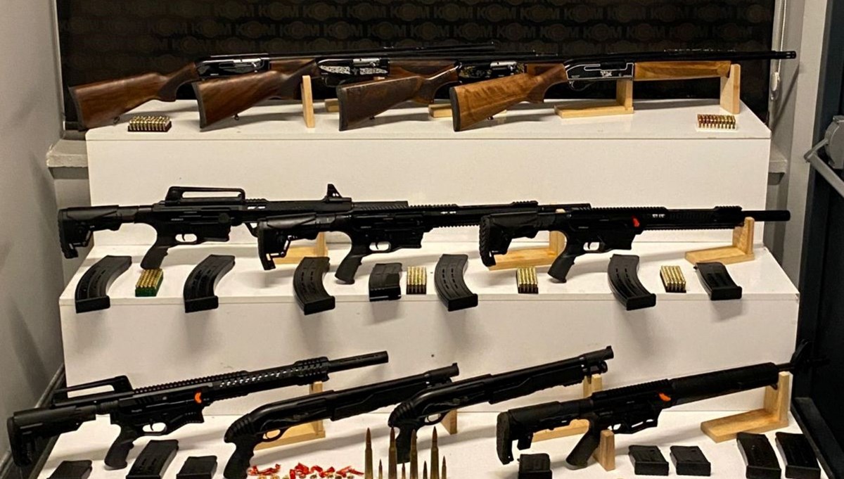 Kayseri'de ruhsatsız silah operasyonu: 3 gözaltı Kayseri'de ruhsatsız silah operasyonu: 3 gözaltı
