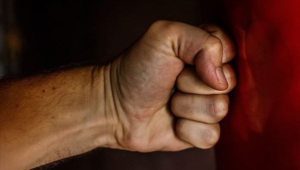 Alkol bağımlısı erkekler daha çok şiddet uyguluyor