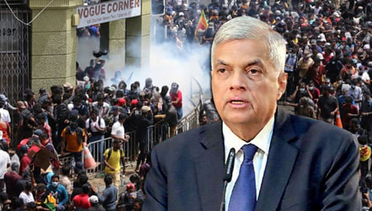 Sri Lanka'da göstericiler Başbakanlık konutunu ateşe verdi: Başbakan istifa edeceğini duyurdu