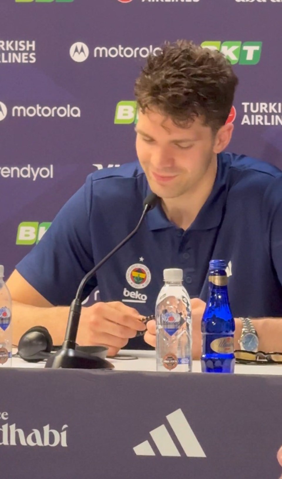 EuroLeague finali öncesi Fenerbahçeliler bu görüntüyü konuşuyor: Tarık Biberovic ve tespih - 1