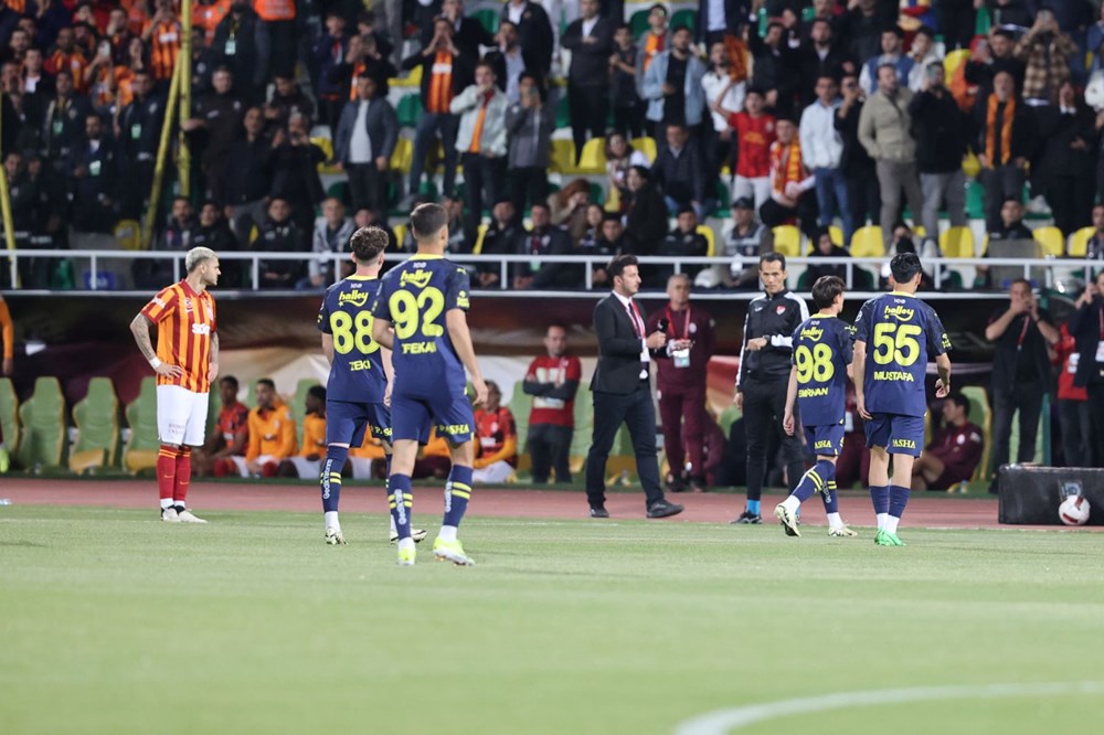 Galatasaray-Fenerbahçe Süper Kupa maçı yarım kaldı: Fenerbahçe sahadan çekildi - 6