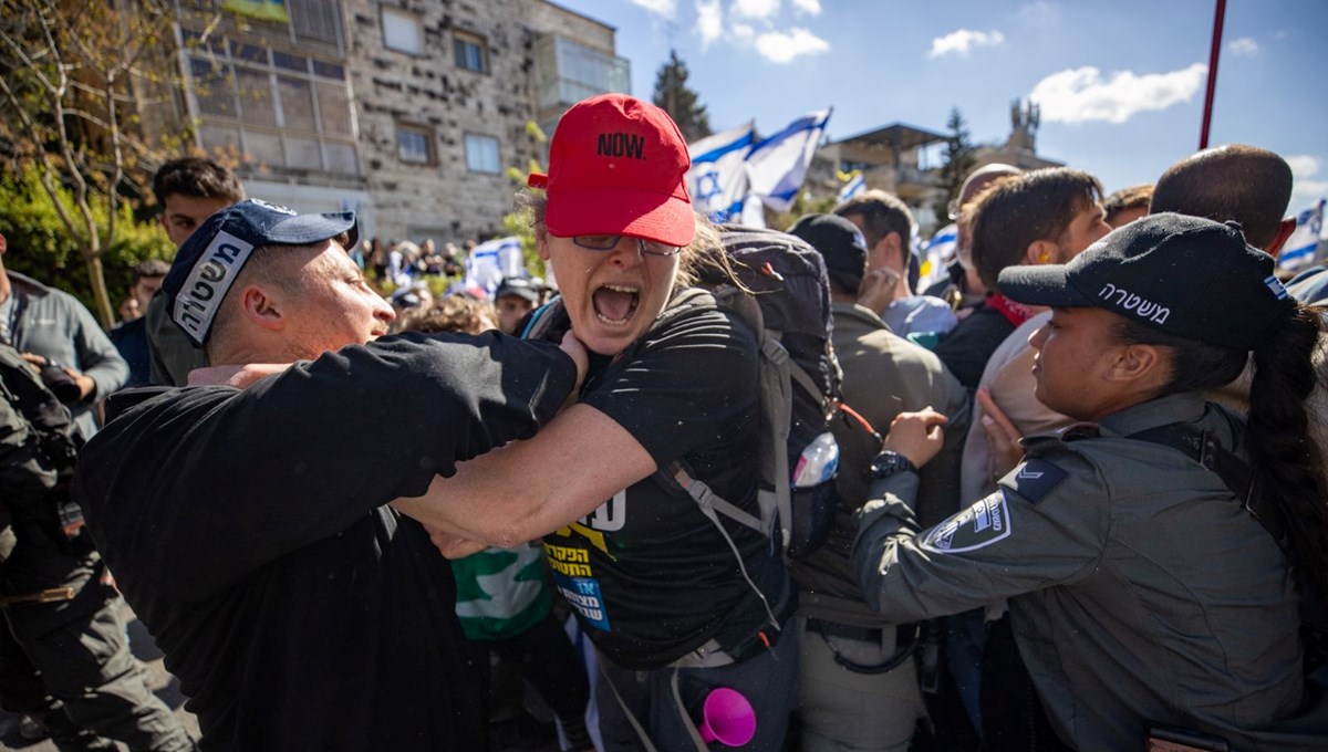 Gazze'deki katliama İsrail'de protesto: Netanyahu'nun konutu önünde istifa çağrıları