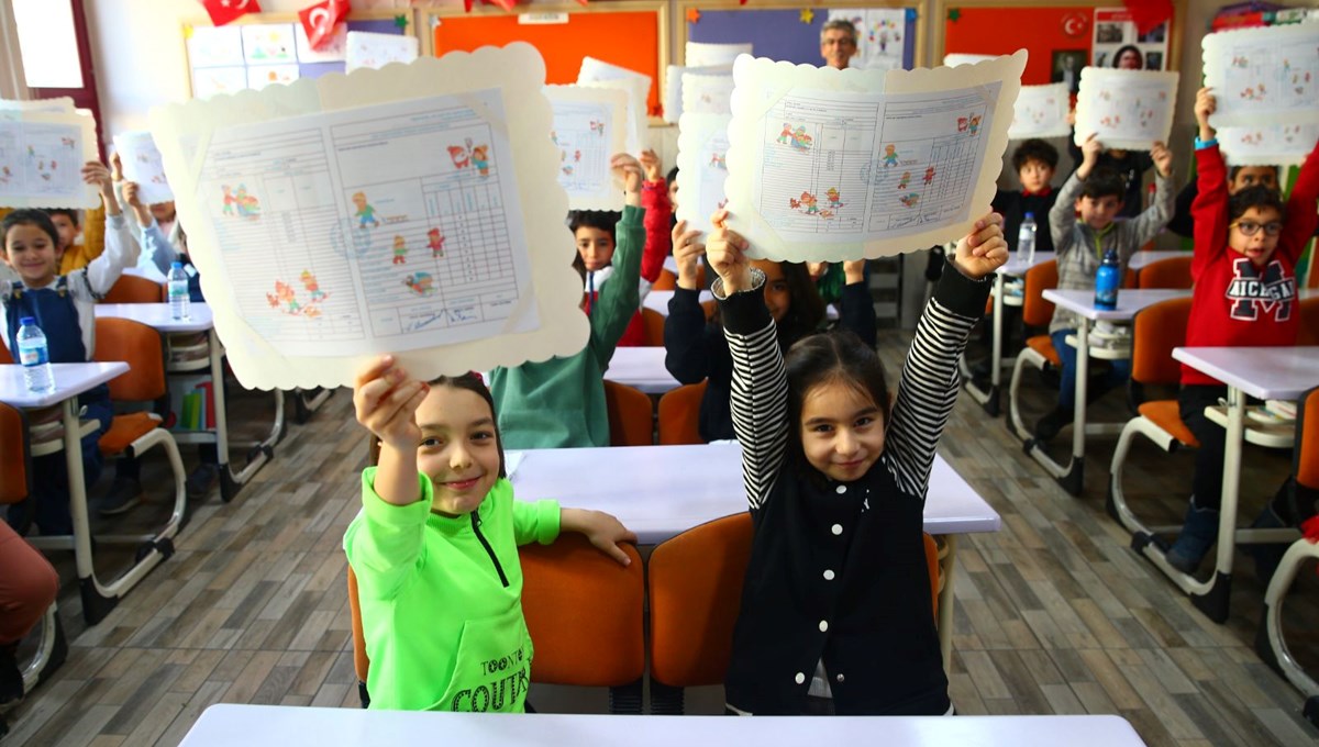 19 milyon öğrenci bugün karne alacak 19 milyon öğrenci bugün karne alacak