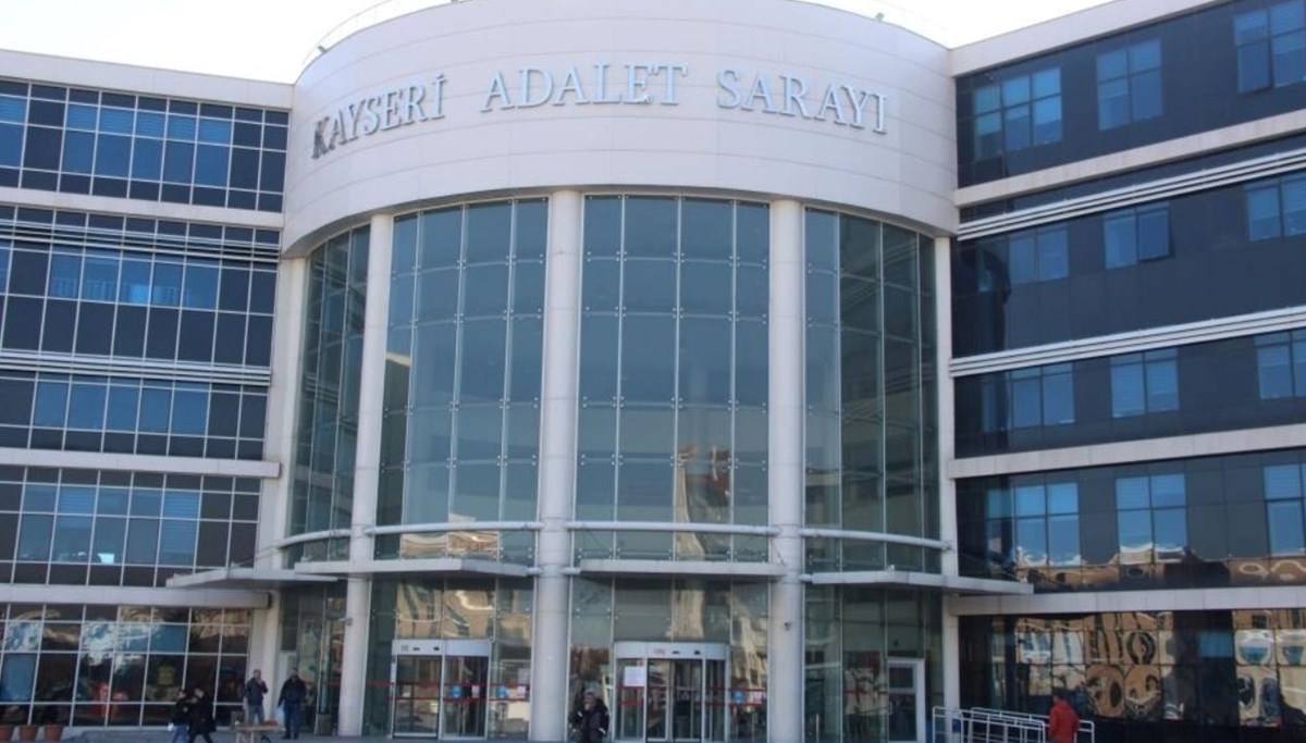 Ruhsatsız tabancayla adliyeye girmeye çalıştı