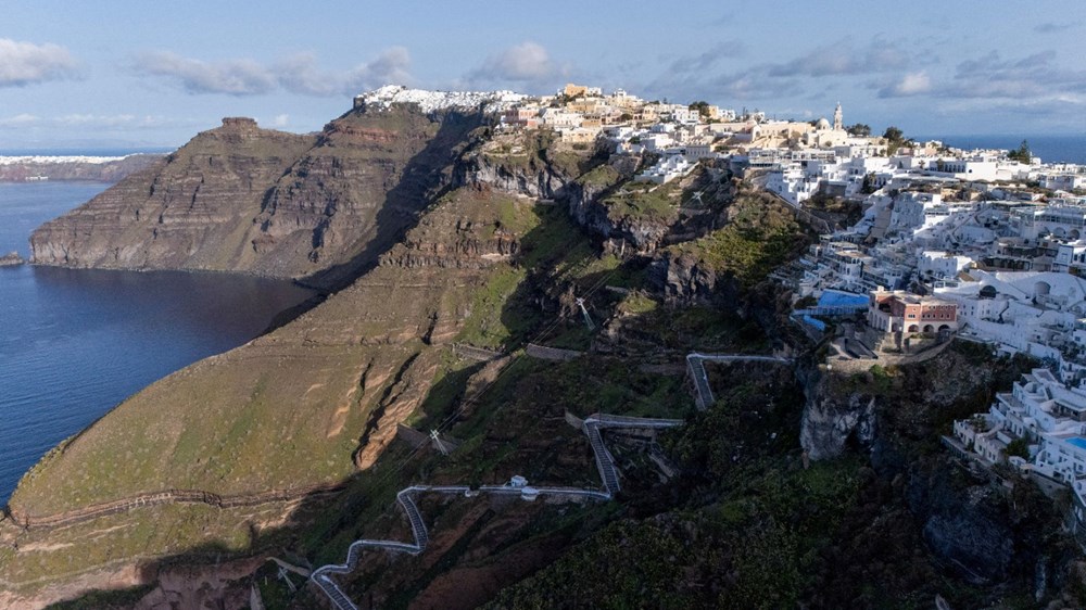 Santorini'de son durum: Heyelan riski arttı, 6'dan büyük deprem beklentisi - 1