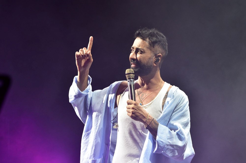 Trafik kazası geçiren Tan Taşçı sahneye çıktı: Atlattık - 4