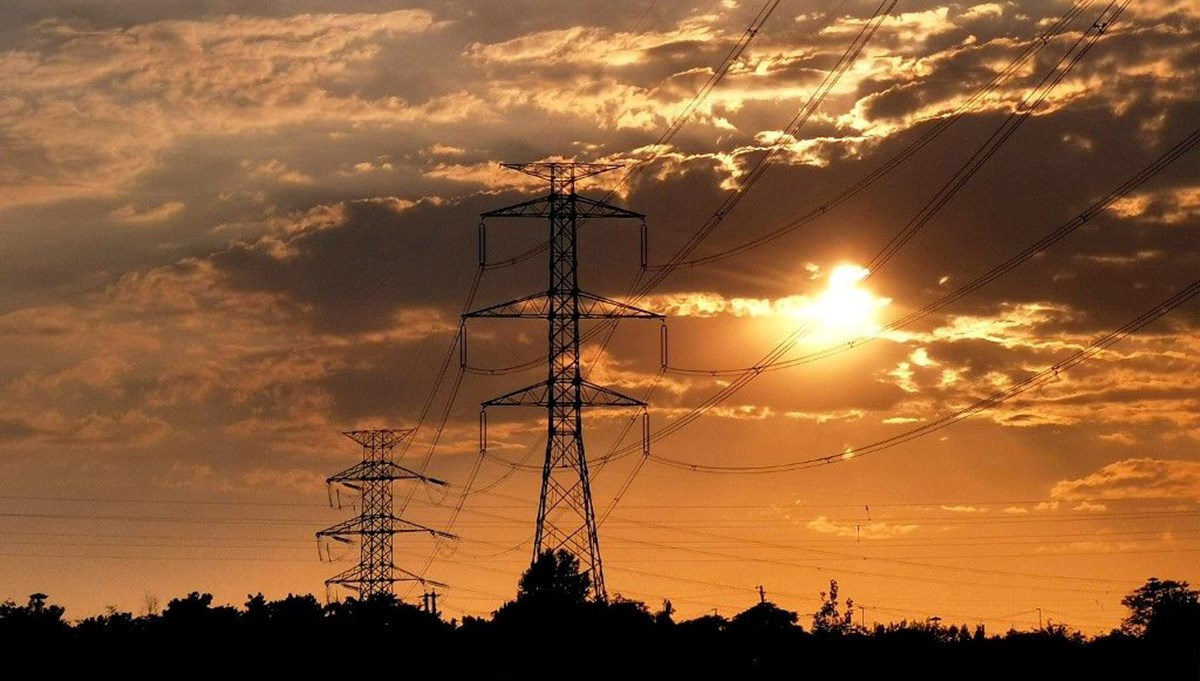 Tahran'dakamu kurumlarının elektriği kesildi Tahran'dakamu kurumlarının elektriği kesildi