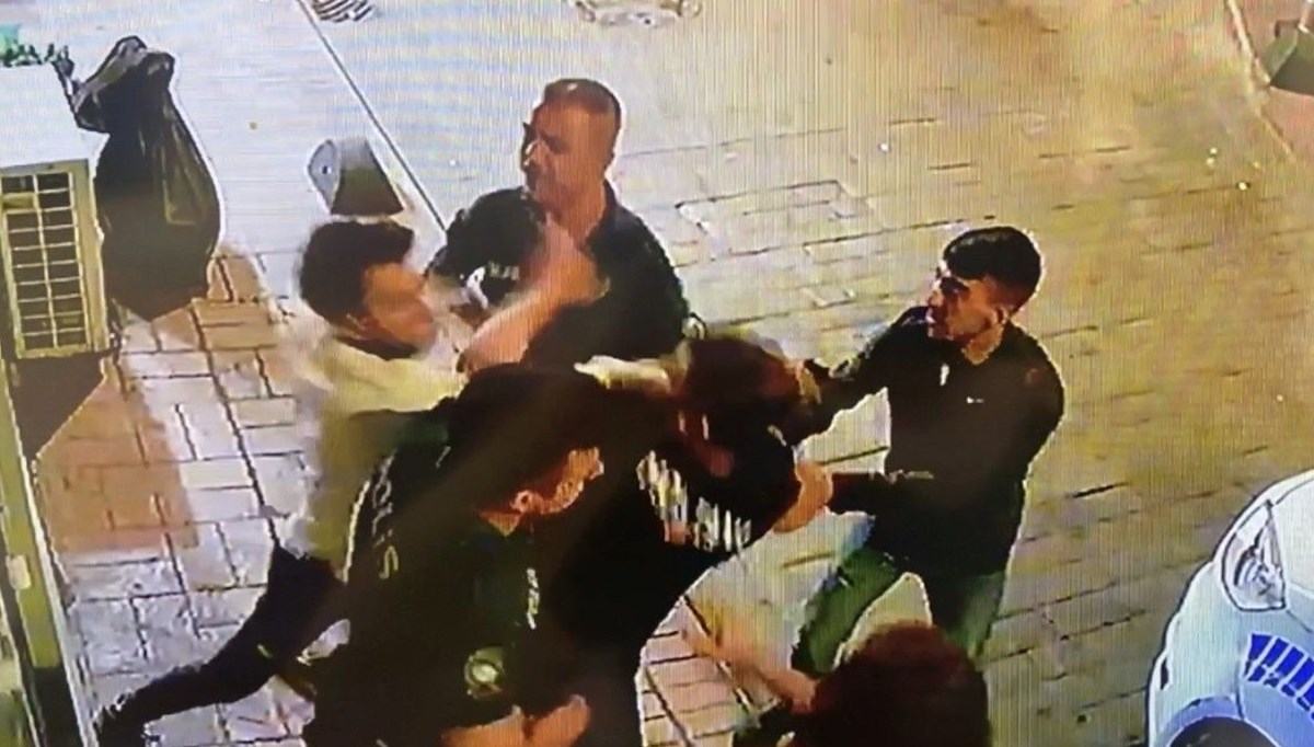 Genç şarkıcı eski sevgilisi ve arkadaşına böyle saldırdı