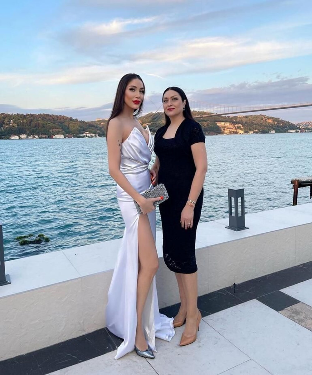 Nilgün Belgün takipçilerini geçmişe götürdü: Bu fotoğraf Marmaris'te çekildi (Ünlülerin çocukluk ve gençlik halleri) - 272