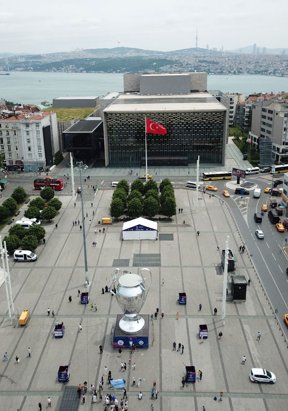 Taksim Meydanı'na dev kupa - 9