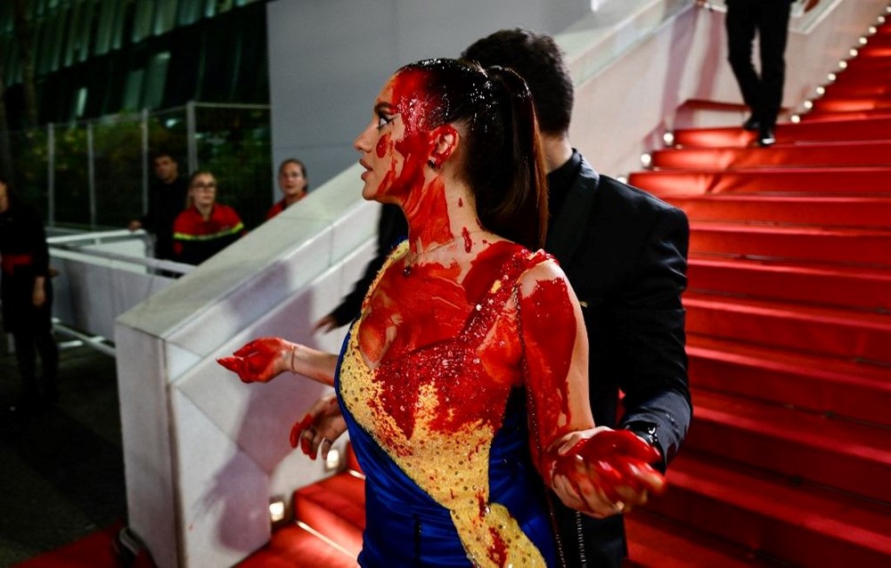 Cannes'da kırmızı halıda kanlı Ukrayna protestosu - 6