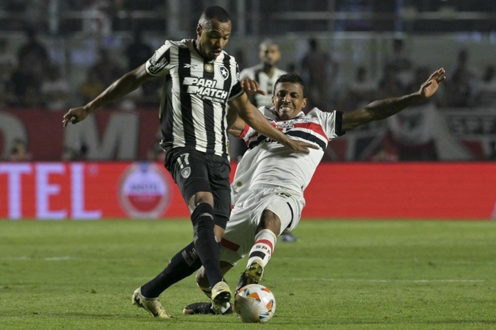 Fenerbahçe'nin eski yıldızı hastaneye kaldırıldı: Futbola veda edebilir 74 Oc7JLQvPJkqoW3XIcKaqeA