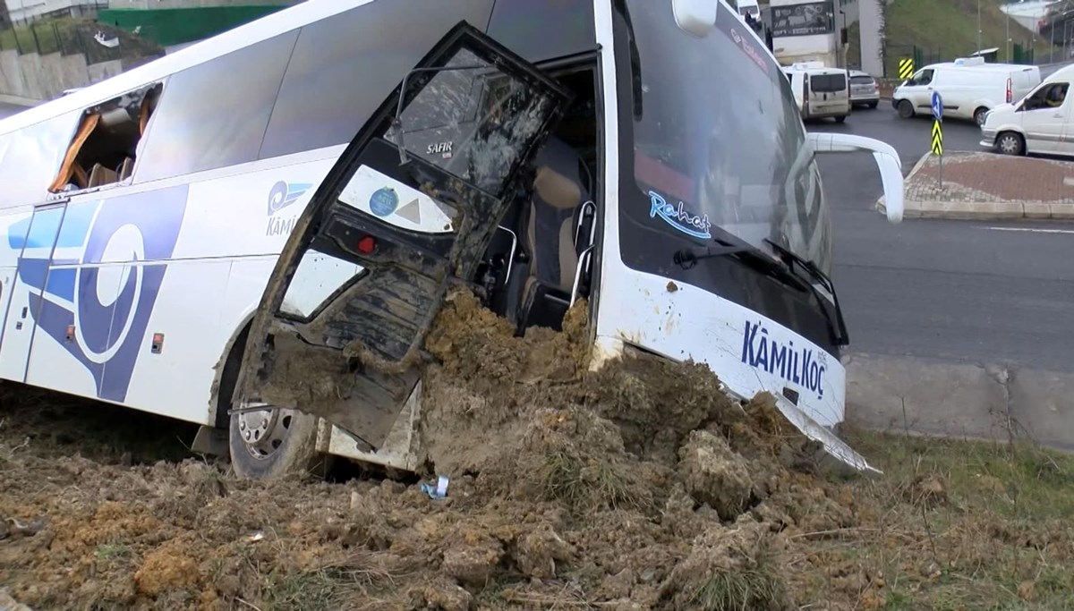 İstanbul'da kaçak göçmenleri taşıyan otobüs kaza yaptı