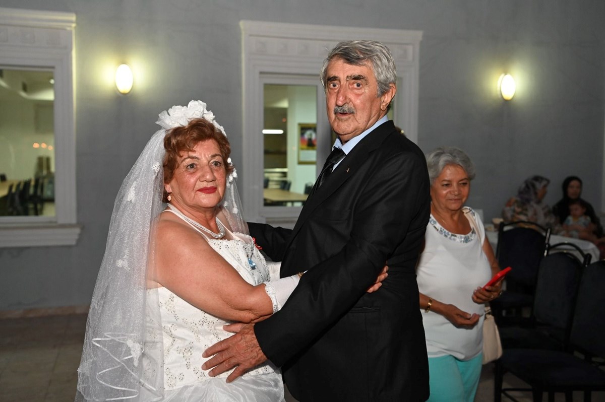 56 yıl sonra yeniden nikah masasına oturdular