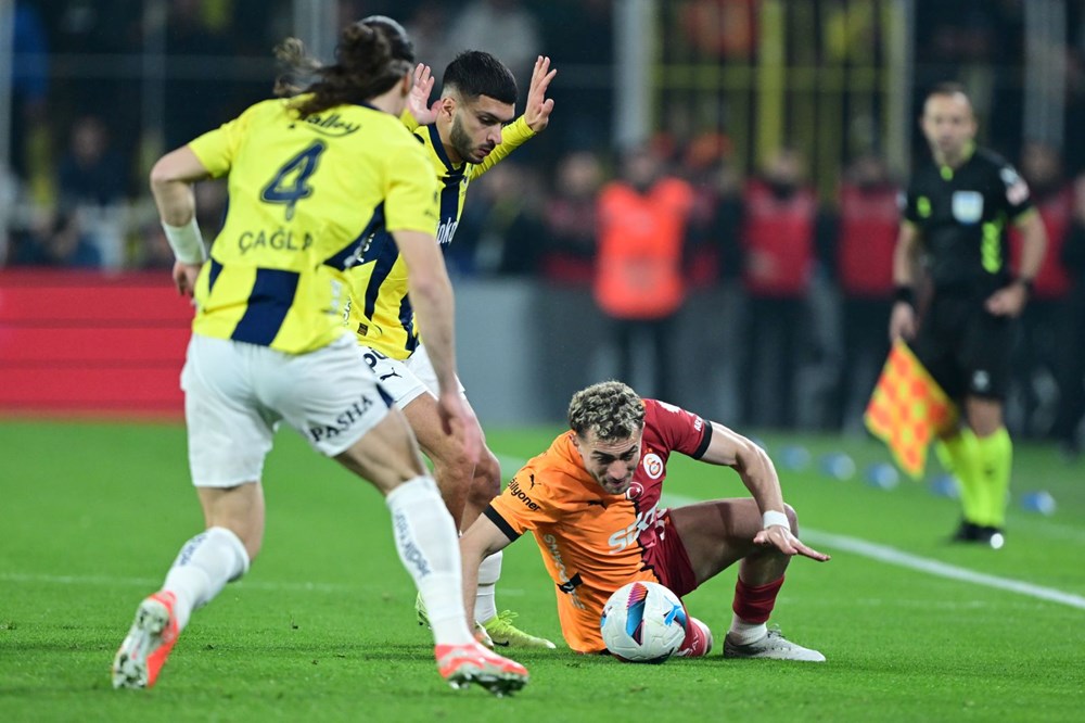 Canlı anlatım | Fenerbahçe ile Galatasaray çeyrek finalde karşı karşıya: İlk yarıda 3 gol - 10