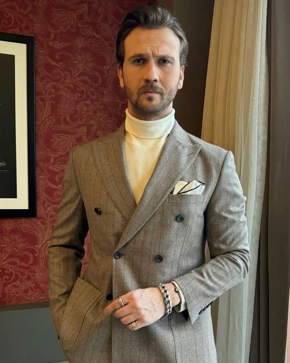 Aras Bulut İynemli’nin Set Kazası: Talihsiz Sakatlık! 75 OeSqT8HUE065 e5IVML8Gg