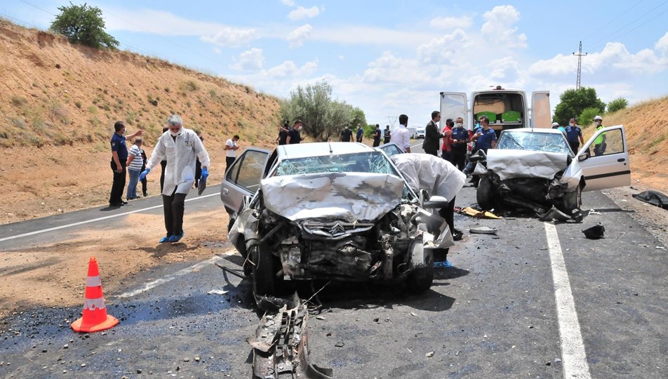 Nevşehir'de iki otomobil çarpıştı: 3 ölü, 3 yaralı