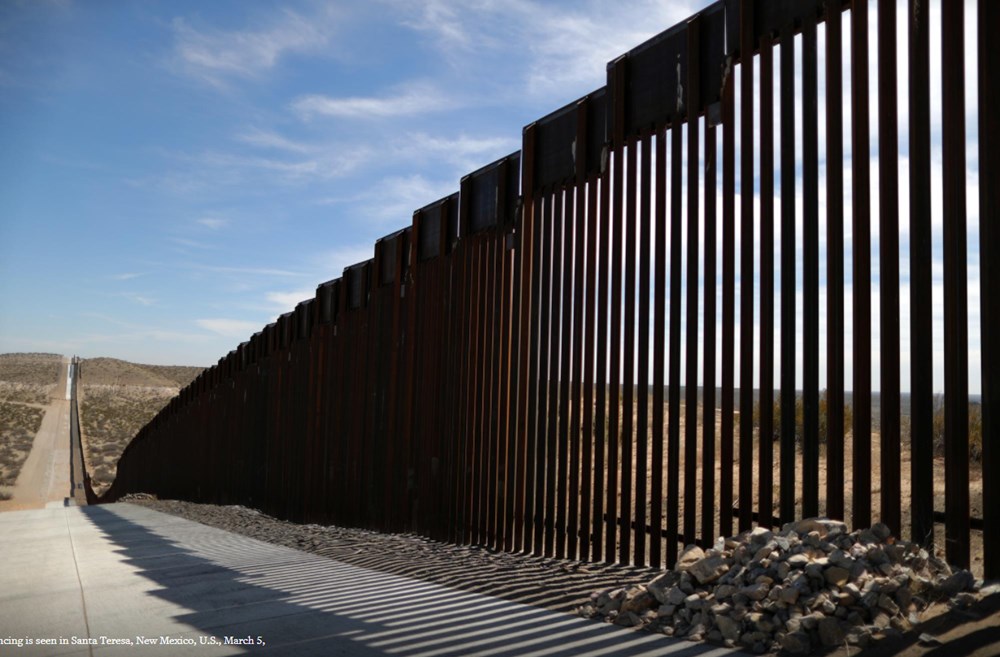 Donald Trump'ın sınırda inşa ettiği milyarlarca dolarlık duvar, muson yağmurları nedeniyle parçalandı - 9