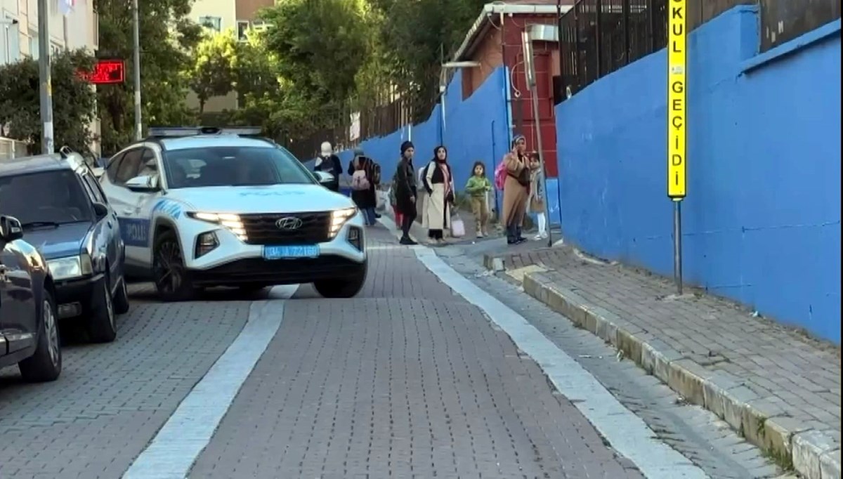 Avcılar'da liseliler arasında bıçaklı kavga: İki öğrenci yaralandı Avcılar'da liseliler arasında bıçaklı kavga: İki öğrenci yaralandı