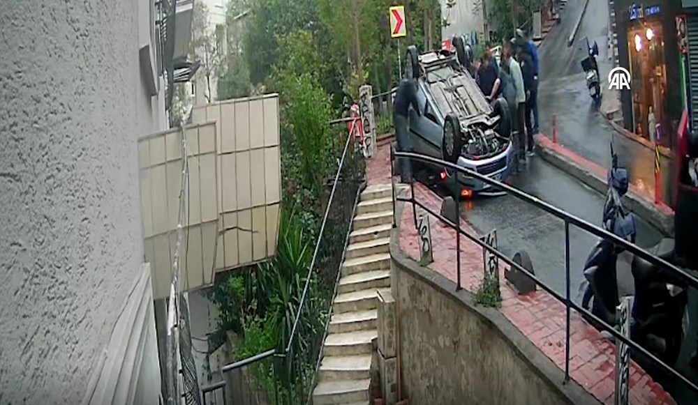 Takla atan araçtan birkaç adımla kurtuldu - 4