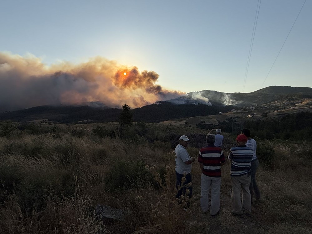 Yangın felaketinde son durum: "Gökyüzü mavi değil, güneşin bile rengi değişti" - 36