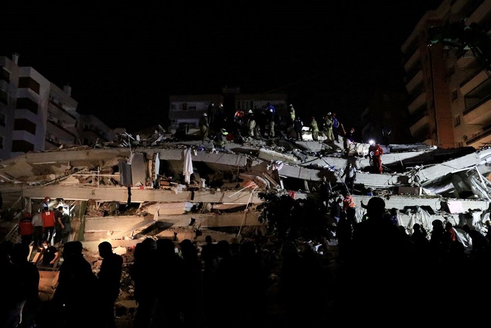 İzmir'de deprem sonrası enkaz altındakiler için zamana karşı yarış - 6