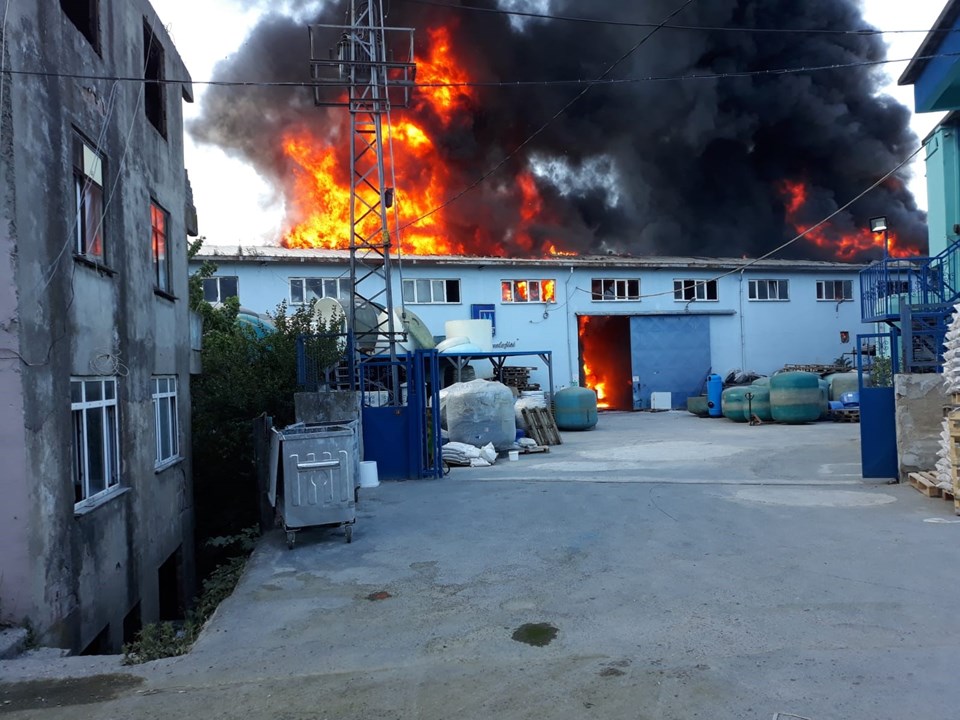 İstanbul'da fabrika yangını - 1